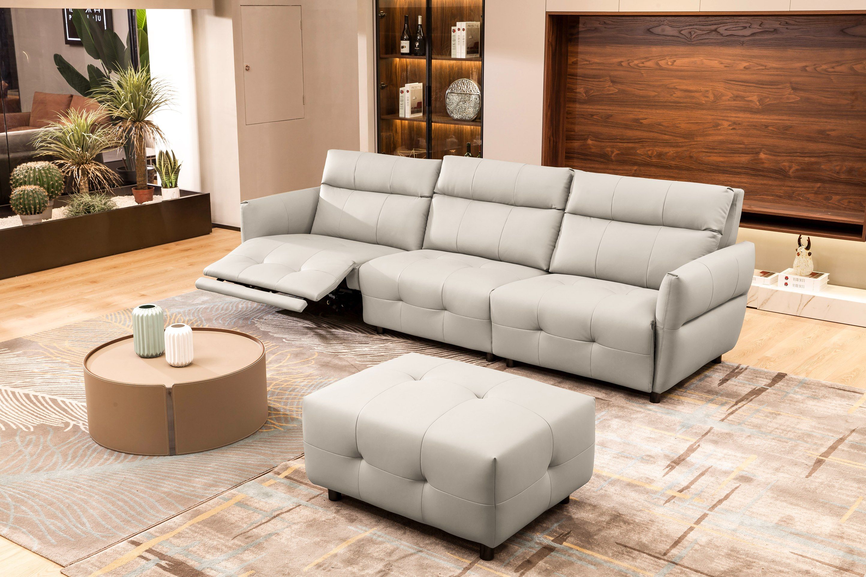 Divani Casa Joliet - Modern Light Grey Leather 4-Seater Sofa w/ Two Recliners