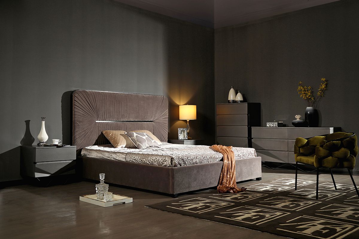 Modrest Duke Modern Grey Velvet & Black Gun Chrome Bed